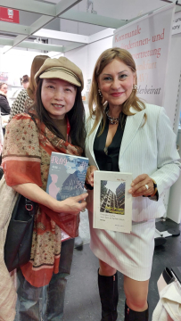 Dehui Hai Rao mit Frau Dr. Nargess Eskandari-Grünberg. Sie ist seit 2021 Bürgermeisterin (Erste Beigeordnete) der Stadt Frankfurt am Main.