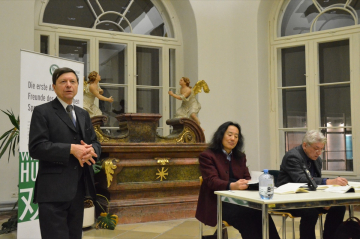 Prof. Richard Trappl, Yang Lian und Prof. Wolfgang Kubin bei einer Lesung in Wien 2015