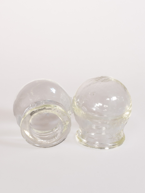 Dickwandiges Chinesisches Schröpfglas ca. 3 x 5 cm