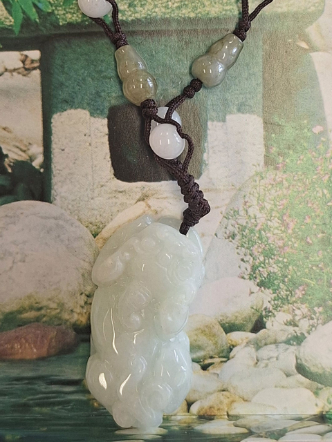 Jade Anhänger Findigkeit und Glück, ca. 4cm