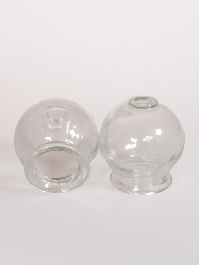 Dickwandiges Chinesisches Schröpfglas ca. 5 x 7 cm