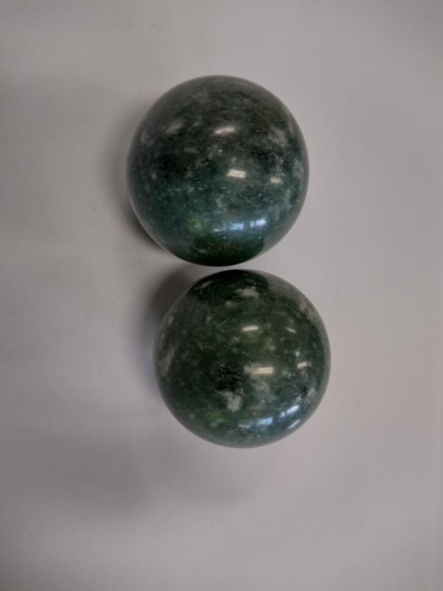 2 Stück Qi Gong Kugeln aus Stein, Durchmesser ca. 3,9 cm