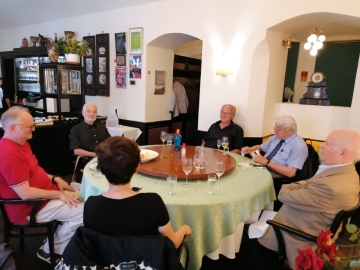 Hongbin Kaminski, Friedrich Zettel, Helmut Niedere, Walter Fehlinger, Wolfgang Kubin und Gerd Kaminski im
Chinarestaurant „Green Cottage“ in Wien am 15.7.2020