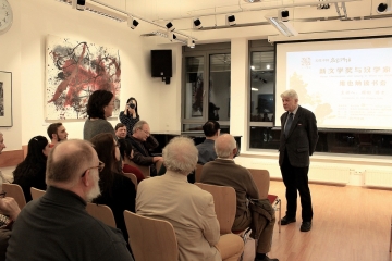Prof. Dr. Kubin beantwortet die Fragen des Publikums_© Penny Hu, Europe Weekly